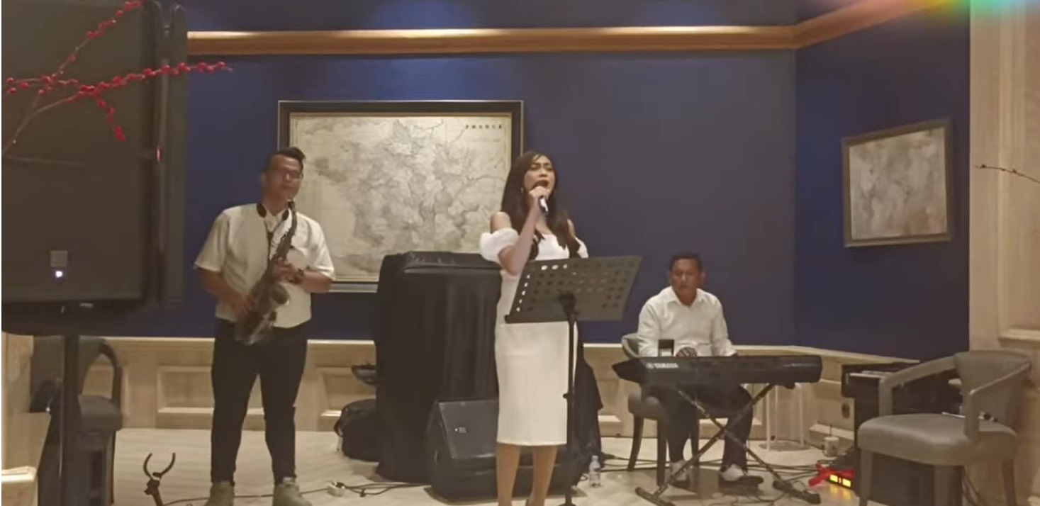 Sewa Organ Tunggal Dinner dengan Saxophone