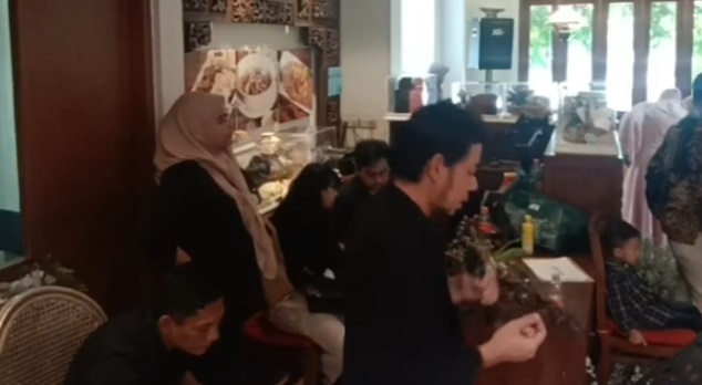 Sewa Organ Tunggal Pernikahan dengan Penyanyi Pria