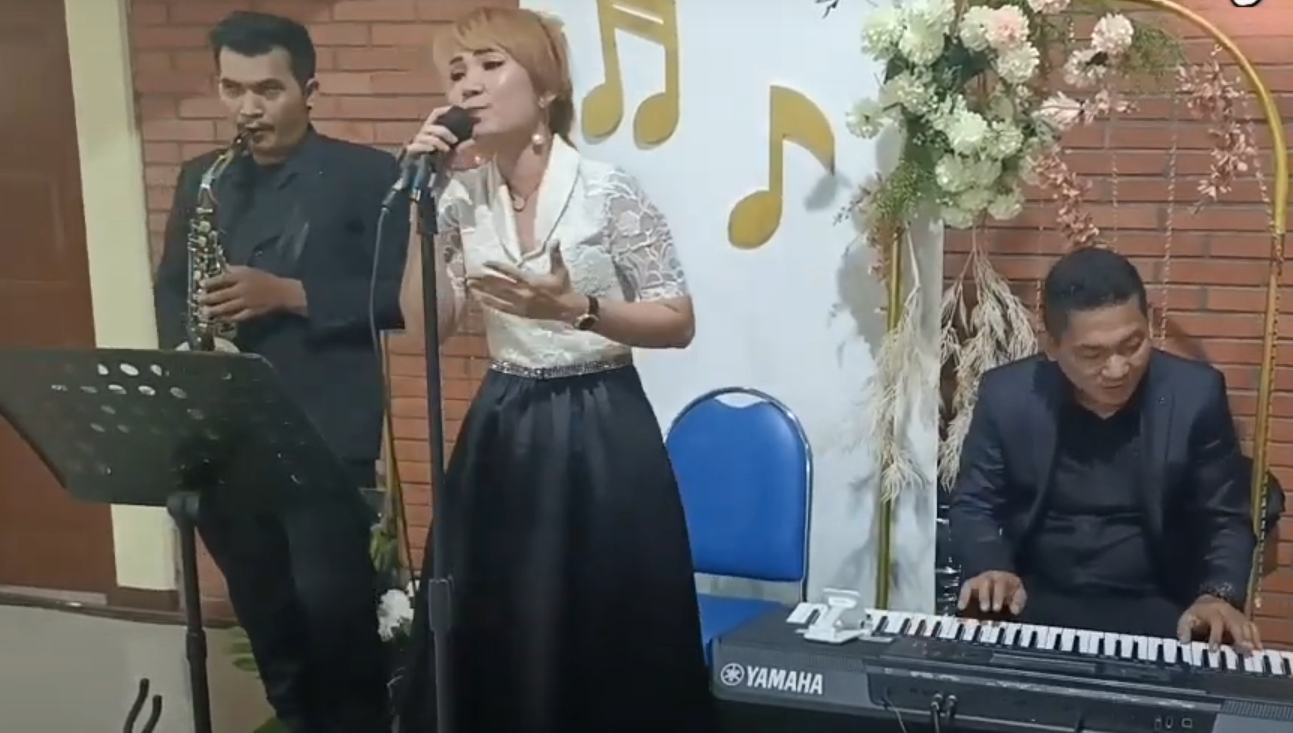 Sewa Organ Tunggal Pernikahan dengan Saxophone