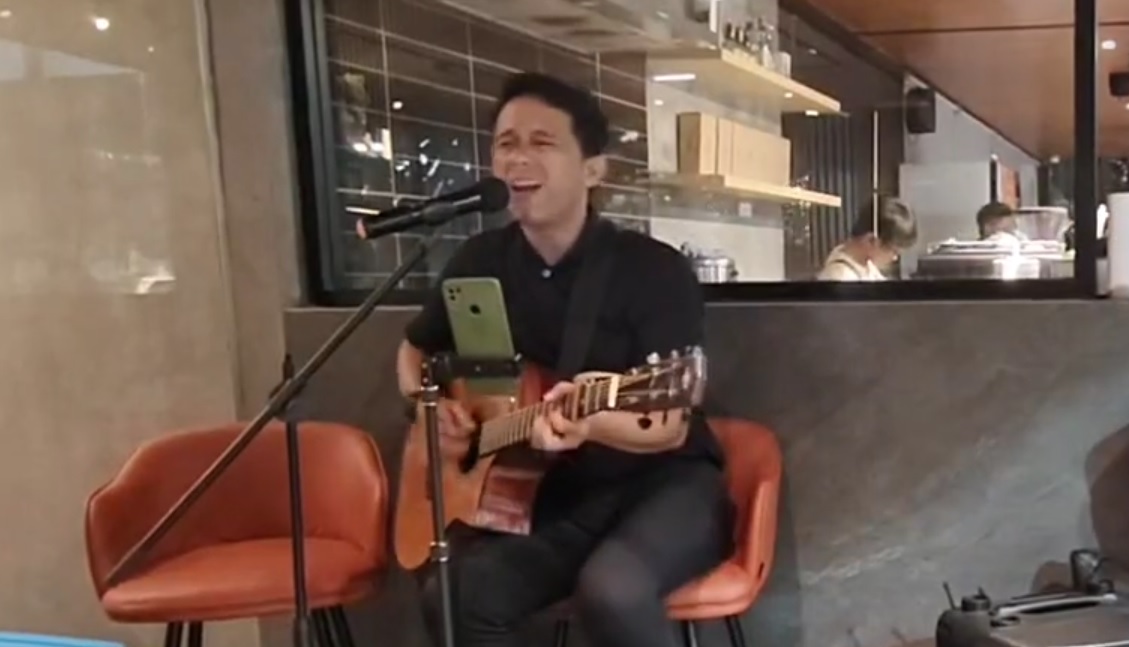 Sewa Gitaris Akustik Ulang Tahun di BSD