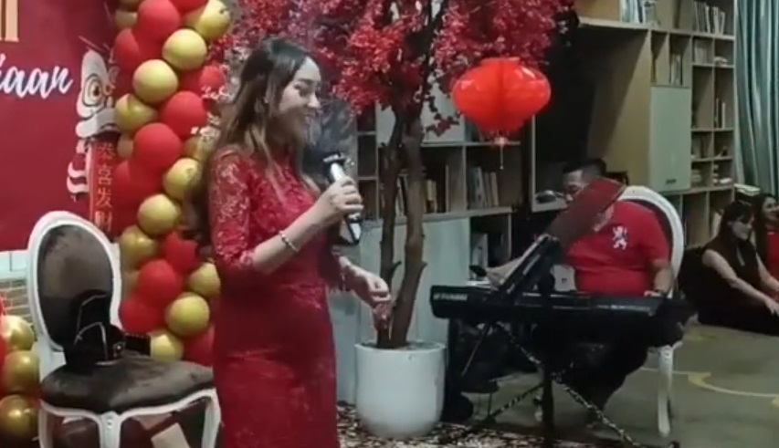 Sewa Organ Tunggal Imlek Keluarga di Rumah